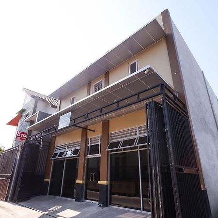 Super Oyo 1506 Shabrina 2 Syariah Hotel Surakarta  Exterior photo